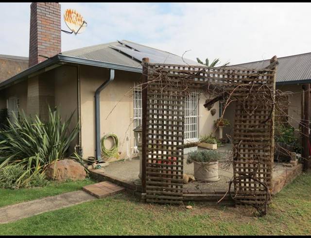 4 BEDROOM HOUSE FOR SALE IN CINDERELLA